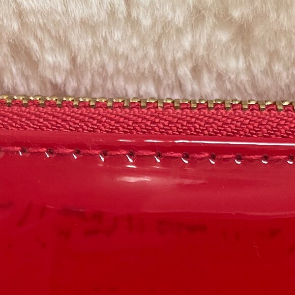 Adrienne Vittadini Red Patent Wristlet Zip Around, AND a Phone Charging Insert! - Picture 10 of 10